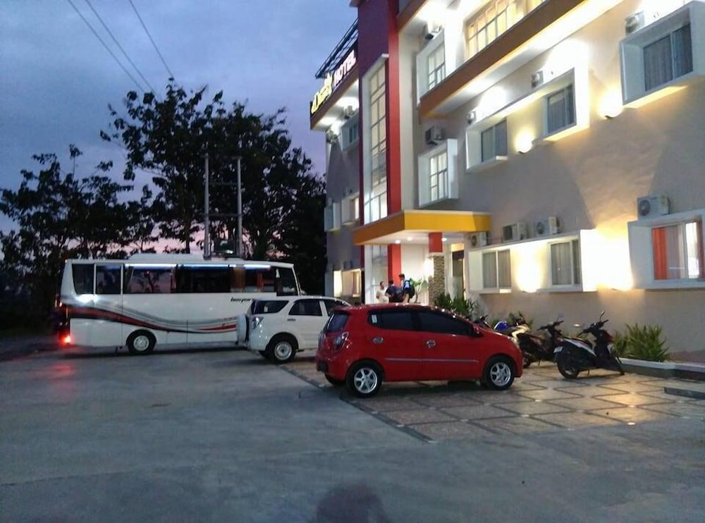 פדאנג New D'Dhave Hotel מראה חיצוני תמונה