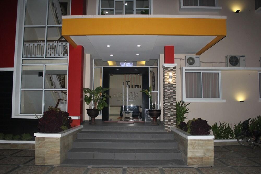 פדאנג New D'Dhave Hotel מראה חיצוני תמונה