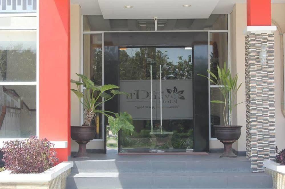 פדאנג New D'Dhave Hotel מראה חיצוני תמונה